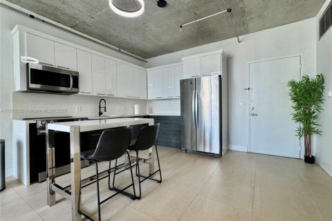 Condominio en alquiler en Miami, Florida, 1 dormitorio, 59.27 m2 № 1923258 - foto 4