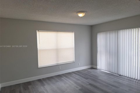 Villa ou maison à louer à Deerfield Beach, Floride: 3 chambres, 211.35 m2 № 1968821 - photo 11