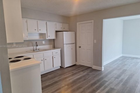 Villa ou maison à louer à Deerfield Beach, Floride: 3 chambres, 211.35 m2 № 1968821 - photo 7