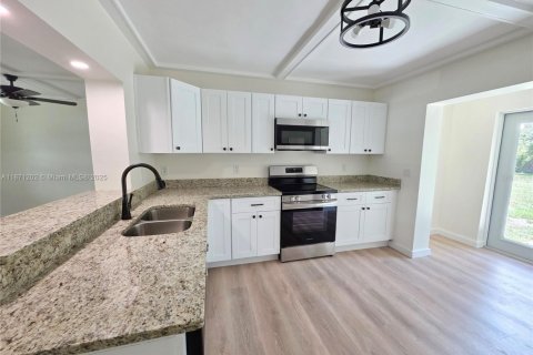 Casa en venta en Okeechobee, Florida, 3 dormitorios, 95.88 m2 № 1895714 - foto 13