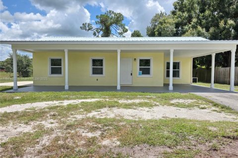 Casa en venta en Okeechobee, Florida, 3 dormitorios, 95.88 m2 № 1895714 - foto 1