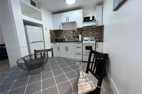 Copropriété à louer à Hollywood, Floride: 1 chambre, 44.59 m2 № 1976142 - photo 5