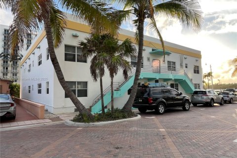 Copropriété à louer à Hollywood, Floride: 1 chambre, 44.59 m2 № 1976142 - photo 1