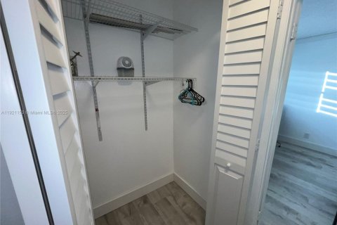 Copropriété à louer à Hollywood, Floride: 1 chambre, 44.59 m2 № 1976142 - photo 11