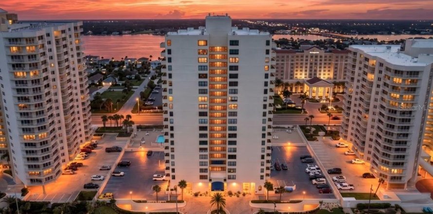 Condo à Daytona Beach Shores, Floride, 2 chambres  № 2400409