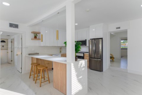 House in North Miami, Florida 4 bedrooms, 150.97 sq.m. № 2087256 - photo 16