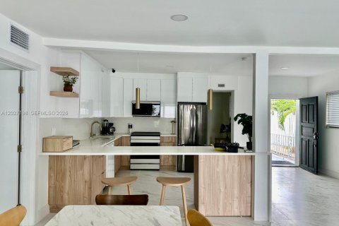House in North Miami, Florida 4 bedrooms, 150.97 sq.m. № 2087256 - photo 27