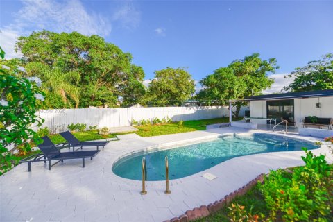 House in North Miami, Florida 4 bedrooms, 150.97 sq.m. № 2087256 - photo 4