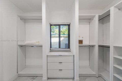 House in North Miami, Florida 4 bedrooms, 150.97 sq.m. № 2087256 - photo 9