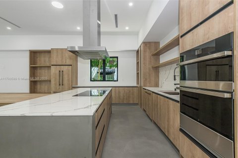 Casa en venta en Miami, Florida, 5 dormitorios № 1940774 - foto 4