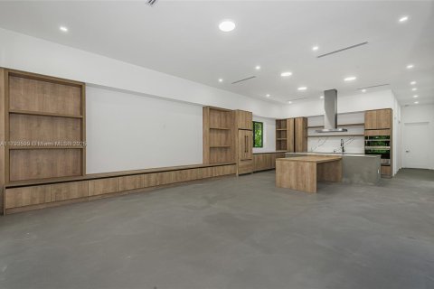Casa en venta en Miami, Florida, 5 dormitorios № 1940774 - foto 7