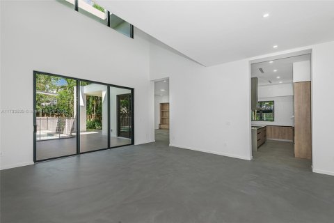 Casa en venta en Miami, Florida, 5 dormitorios № 1940774 - foto 8