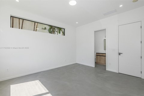 Casa en venta en Miami, Florida, 5 dormitorios № 1940774 - foto 12