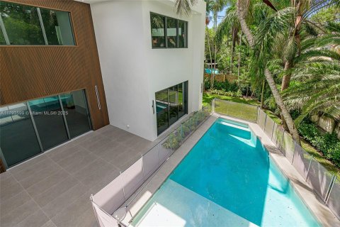 Casa en venta en Miami, Florida, 5 dormitorios № 1940774 - foto 22