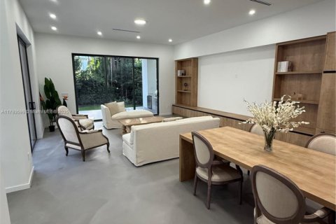 Casa en venta en Miami, Florida, 5 dormitorios № 1940774 - foto 26