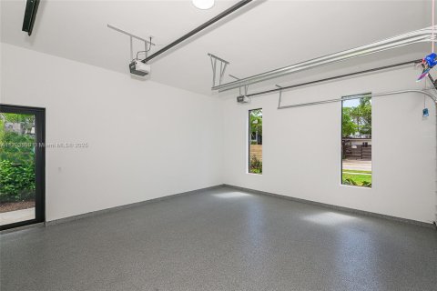 Casa en venta en Miami, Florida, 5 dormitorios № 1940774 - foto 25