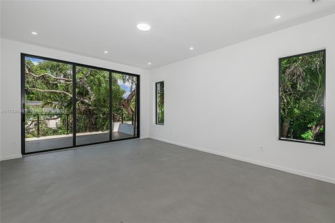 Casa en venta en Miami, Florida, 5 dormitorios № 1940774 - foto 18