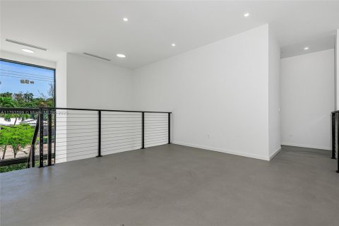 Casa en venta en Miami, Florida, 5 dormitorios № 1940774 - foto 17