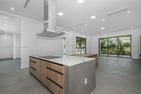 Casa en venta en Miami, Florida, 5 dormitorios № 1940774 - foto 3