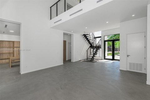 Casa en venta en Miami, Florida, 5 dormitorios № 1940774 - foto 10