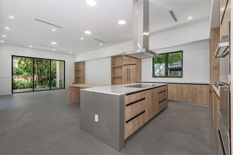 Casa en venta en Miami, Florida, 5 dormitorios № 1940774 - foto 2