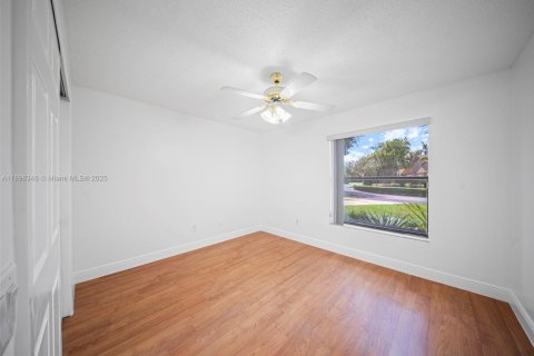 House in Miami, Florida 4 bedrooms, 229.56 sq.m. № 1951129 - photo 22