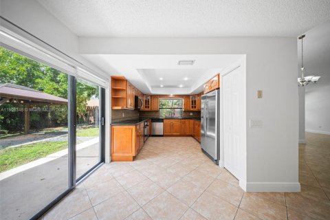 House in Miami, Florida 4 bedrooms, 229.56 sq.m. № 1951129 - photo 30