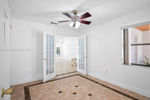 House in Miami, Florida 4 bedrooms, 229.56 sq.m. № 1951129 - photo 21