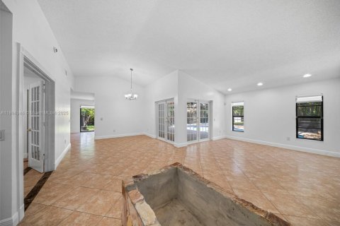 House in Miami, Florida 4 bedrooms, 229.56 sq.m. № 1951129 - photo 18