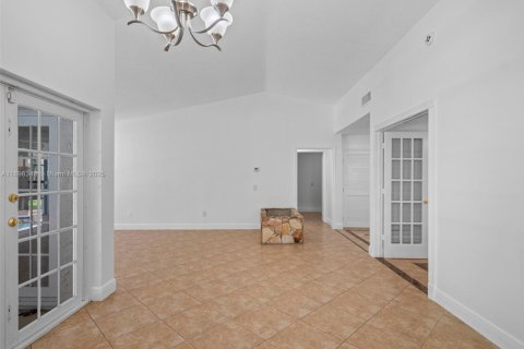 House in Miami, Florida 4 bedrooms, 229.56 sq.m. № 1951129 - photo 6