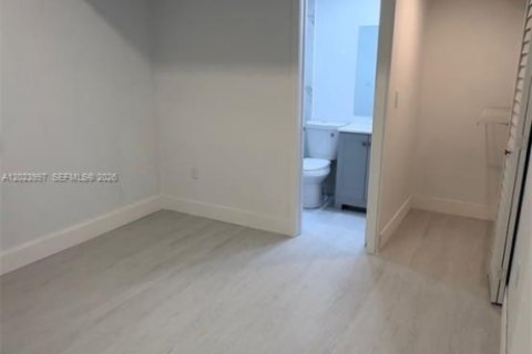Immobilier commercial à louer à Homestead, Floride: 1 chambre, 142.14 m2 № 2257262 - photo 2