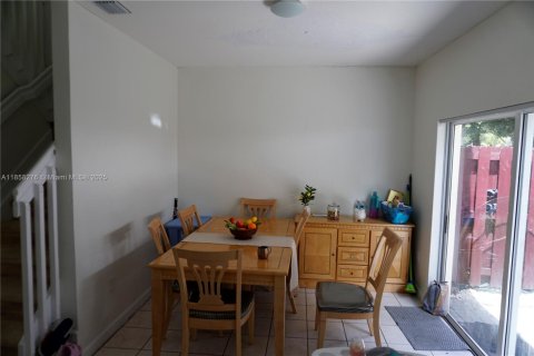 Townhouse in Homestead, Florida 3 bedrooms, 140.19 sq.m. № 1887233 - photo 9
