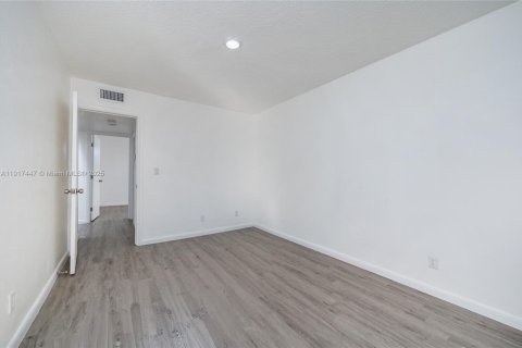 Appartement à louer à Miami, Floride: 2 chambres, 57.79 m2 № 1972363 - photo 13