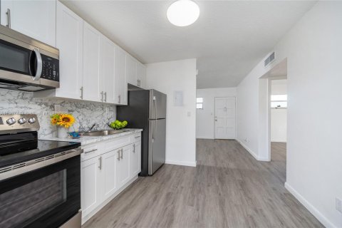 Appartement à louer à Miami, Floride: 2 chambres, 57.79 m2 № 1972363 - photo 4