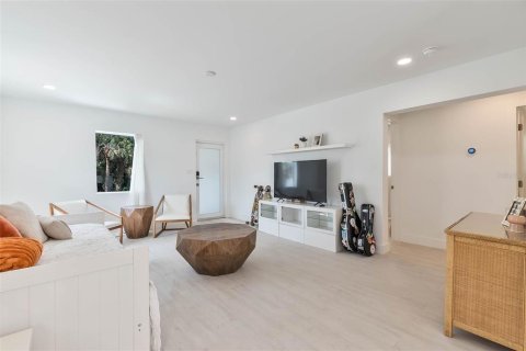 Villa ou maison à vendre à New Smyrna Beach, Floride: 6 chambres, 220.36 m2 № 1736612 - photo 4