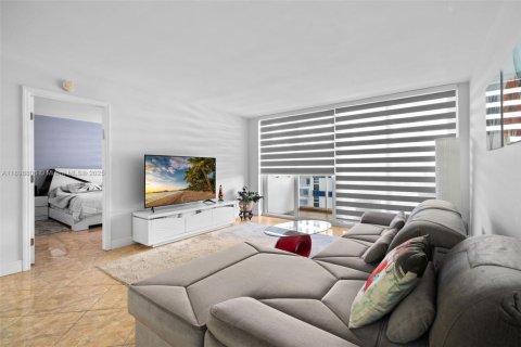 Condominio en venta en Hallandale Beach, Florida, 1 dormitorio, 78.97 m2 № 1951360 - foto 10