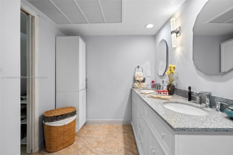 Condominio en venta en Hallandale Beach, Florida, 1 dormitorio, 78.97 m2 № 1951360 - foto 16