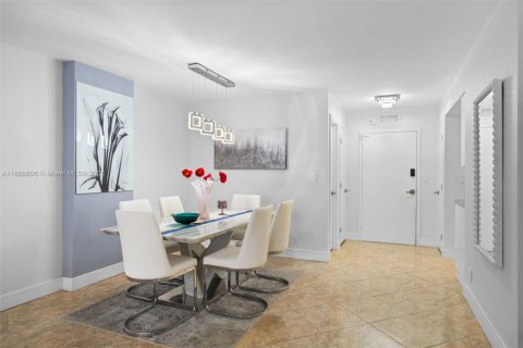 Condominio en venta en Hallandale Beach, Florida, 1 dormitorio, 78.97 m2 № 1951360 - foto 3