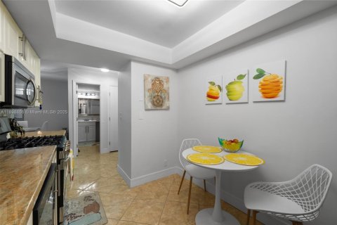 Condominio en venta en Hallandale Beach, Florida, 1 dormitorio, 78.97 m2 № 1951360 - foto 6