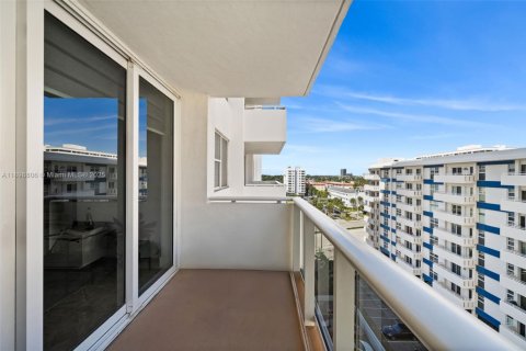 Condominio en venta en Hallandale Beach, Florida, 1 dormitorio, 78.97 m2 № 1951360 - foto 22