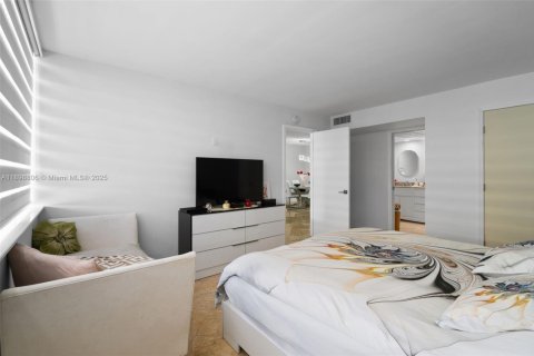 Condominio en venta en Hallandale Beach, Florida, 1 dormitorio, 78.97 m2 № 1951360 - foto 14
