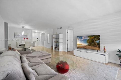 Condominio en venta en Hallandale Beach, Florida, 1 dormitorio, 78.97 m2 № 1951360 - foto 9