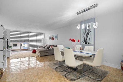 Condominio en venta en Hallandale Beach, Florida, 1 dormitorio, 78.97 m2 № 1951360 - foto 4