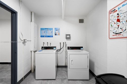 Condominio en venta en Hallandale Beach, Florida, 1 dormitorio, 78.97 m2 № 1951360 - foto 27