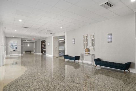 Condominio en venta en Hallandale Beach, Florida, 1 dormitorio, 78.97 m2 № 1951360 - foto 25