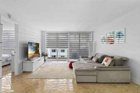 Condominio en venta en Hallandale Beach, Florida, 1 dormitorio, 78.97 m2 № 1951360 - foto 7