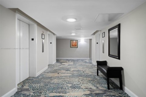 Condominio en venta en Hallandale Beach, Florida, 1 dormitorio, 78.97 m2 № 1951360 - foto 26