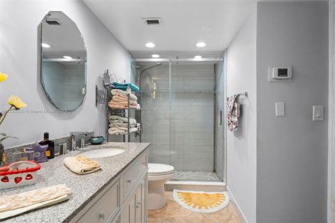 Condominio en venta en Hallandale Beach, Florida, 1 dormitorio, 78.97 m2 № 1951360 - foto 17