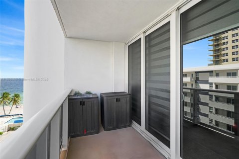 Condominio en venta en Hallandale Beach, Florida, 1 dormitorio, 78.97 m2 № 1951360 - foto 18