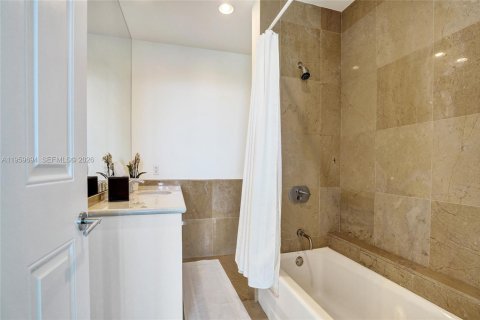 Купить кондоминиум в Форт-Лодердейл, Флорида 2 спальни, 183.11м2, № 2045078 - фото 20